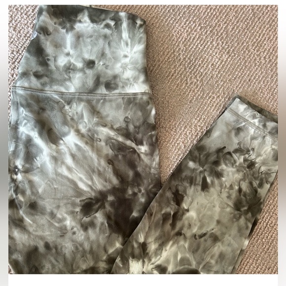 Lululemon Athletica Diamond Dye Leggings - Picture 9 of 9